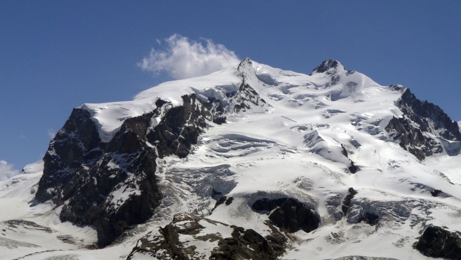 Alta Valsesia, elicottero precipita sul Monte Rosa: un ferito grave
