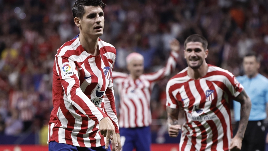 epa10607364 Atletico Madrid's striker Alvaro Morata celebrates after scoring the 3-0 goal during the Spanish LaLiga soccer match between Atletico de Madrid and Cadiz CF, in Madrid, Spain, 03 May 2023.  EPA/SERGIO PEREZ