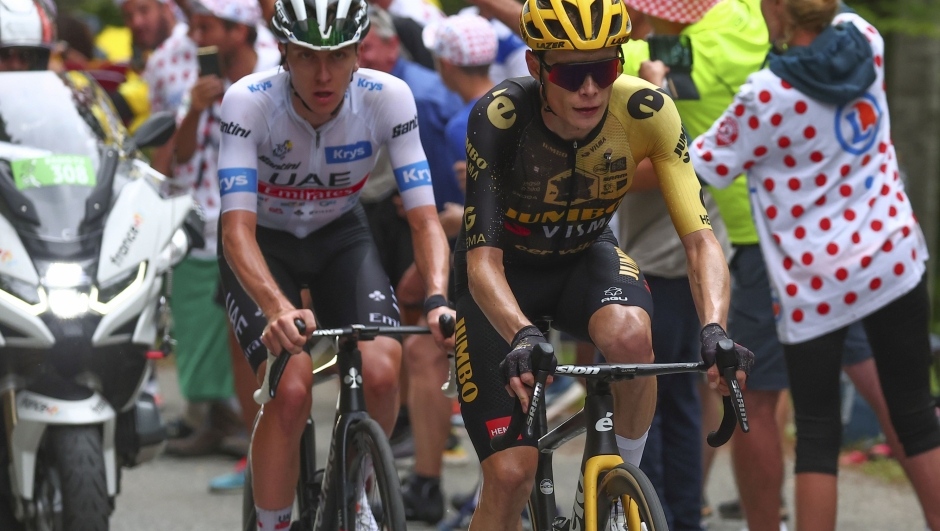 Tour de France 2023 - 110th Edition - 6th stage Tarbes - Cauterets - Cambasque 145 km - 06/07/2023 - Jonas Vingegaard (DEN - Jumbo - Visma) - Tadej Pogacar (SLO - UAE Team Emirates) - photo Luca Bettini/SprintCyclingAgency©2023