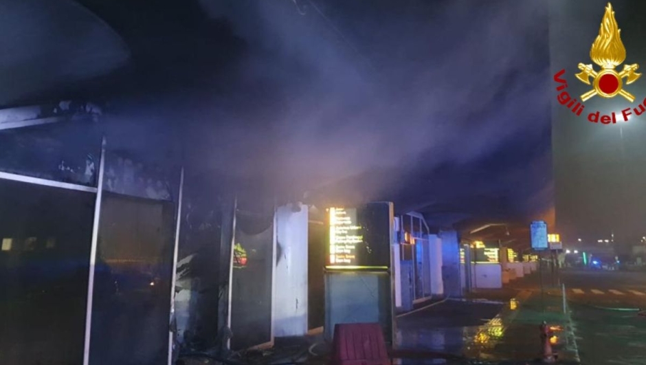Incendio all'aeroporto di Catania: voli sospesi fino a mercoledì 19 luglio