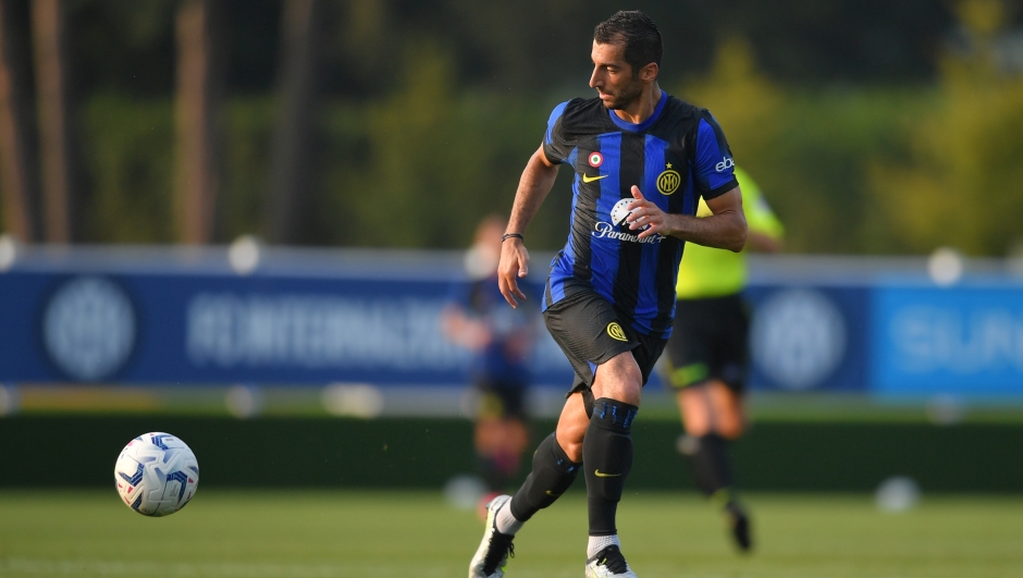 COMO, ITALY - JULY 18: Henrikh Mkhitaryan of FC Internazionale in action during the friendly match between FC Internazionale and FC Lugano at the club's training ground Suning Training Center at Appiano Gentile on July 18, 2023 in Como, Italy. (Photo by Mattia Pistoia - Inter/Inter via Getty Images)
