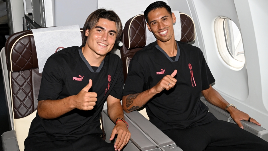 MILAN, ITALY - JULY 21: Luka Romero and Tijjani Reijnders of Ac Milan pose on the plane ahead of AC Milan travel To Los Angeles on July 21, 2023 in Milan, Italy. (Photo by Claudio Villa/AC Milan via Getty Images)