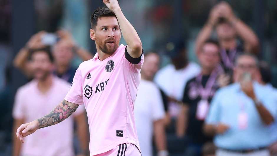 FORT LAUDERDALE, FLORIDA - JULY 25: Lionel Messi #10 of Inter Miami CF celebrates after scoring a goal in the first half during the Leagues Cup 2023 match between Inter Miami CF and Atlanta United at DRV PNK Stadium on July 25, 2023 in Fort Lauderdale, Florida.   Hector Vivas/Getty Images/AFP (Photo by Hector Vivas / GETTY IMAGES NORTH AMERICA / Getty Images via AFP)