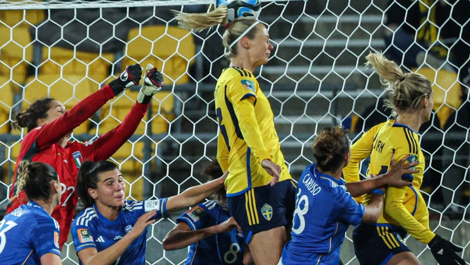 Sweden's defender #13 Amanda Ilestedt (C) heads the ball and scores her team's first goal during the Australia and New Zealand 2023 Women's World Cup Group G football match between Sweden and Italy at Wellington Stadium, also known as Sky Stadium, in Wellington on July 29, 2023. (Photo by Marty MELVILLE / AFP)