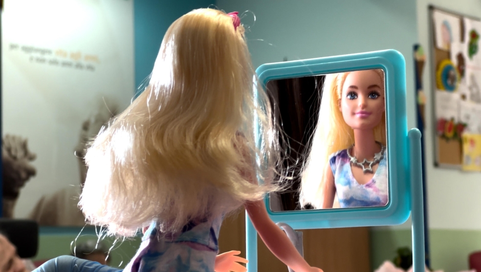 Barbie protagonista della "Doll Therapy" al nucleo Alzheimer della RSA San Raffaele di Campi S.na