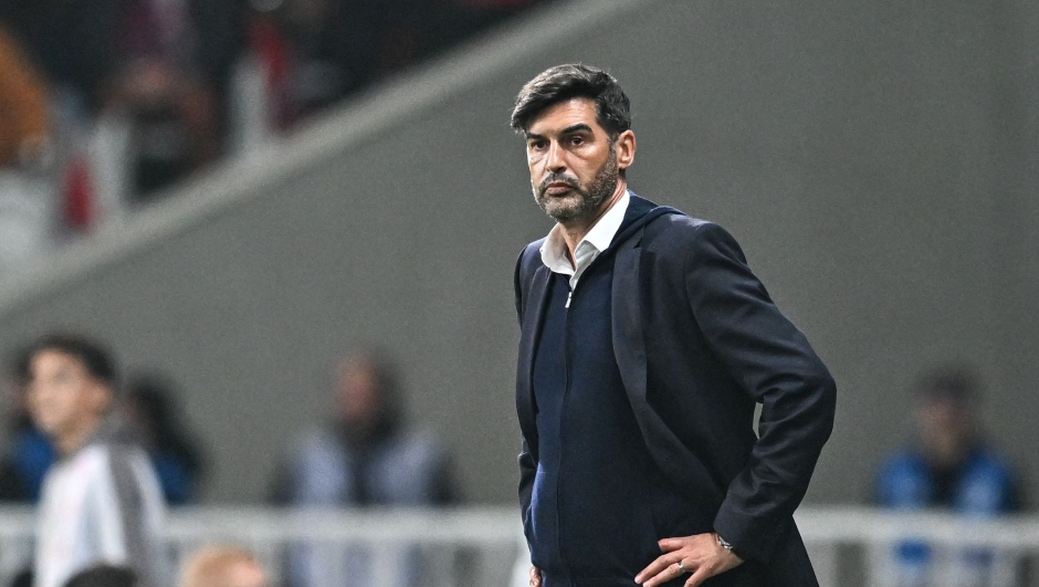 Lille's Portuguese head coach Paulo Fonseca looks on during the French L1 football match between Lille OSC (LOSC) and RC Lens (RCL) at Stade Pierre-Mauroy in Villeneuve-d'Ascq, northern France, on October 9, 2022. (Photo by Sameer Al-DOUMY / AFP)