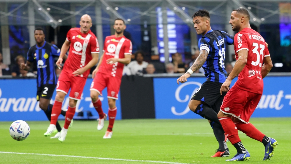 Inter Milans Lautaro Martinez (L) scores goal of 1 to 0 during the Italian serie A soccer match between Fc Inter  and Monza Giuseppe Meazza stadium in Milan, 19 August 2023. ANSA / MATTEO BAZZI