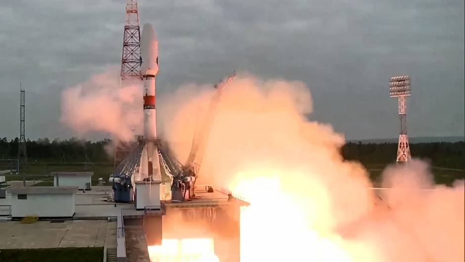 (FILES) In this grab from a handout footage taken and released by the Russian Space Agency Roscosmos on August 11, 2023, a Soyuz 2.1b rocket with the Luna-25 lander blasts off from the launch pad at the Vostochny cosmodrome, some 180 km north of Blagoveschensk, in the Amur region. The Luna-25 probe, Russia's first Moon mission in almost 50 years, has crashed on the Moon after an incident during pre-landing manoeuvres, Russian space agency Roscosmos said on August 20, 2023. (Photo by Handout / Russian Space Agency Roscosmos / AFP) / RESTRICTED TO EDITORIAL USE - MANDATORY CREDIT "AFP PHOTO / Russian Space Agency Roscosmos / handout" - NO MARKETING NO ADVERTISING CAMPAIGNS - DISTRIBUTED AS A SERVICE TO CLIENTS