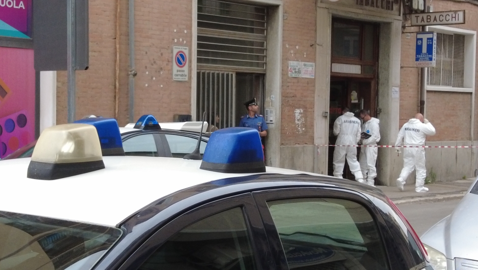 Omicidio nella tabaccheria di via Rosati a Foggia  - fotografo: Franco Cautillo