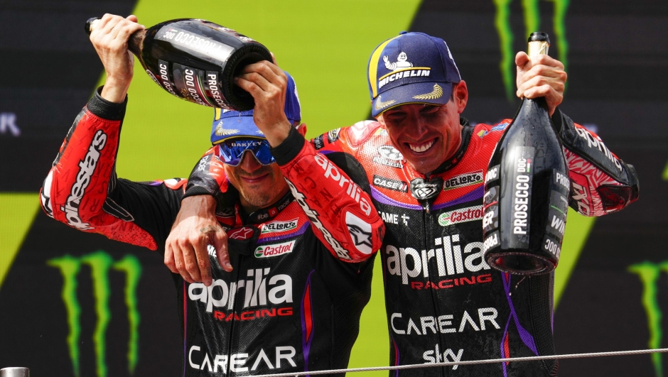 epa10837707 Spain's MotoGP riders Aleix Espargaro (R) and Maverick Vinales (L), of Aprilia Racing, celebrate their first and second place following the MotoGP race of the Catalonia GP held at Catalonia Circuit in Montmelo, Barcelona, Spain, 03 September 2023.  EPA/Enric Fontcuberta