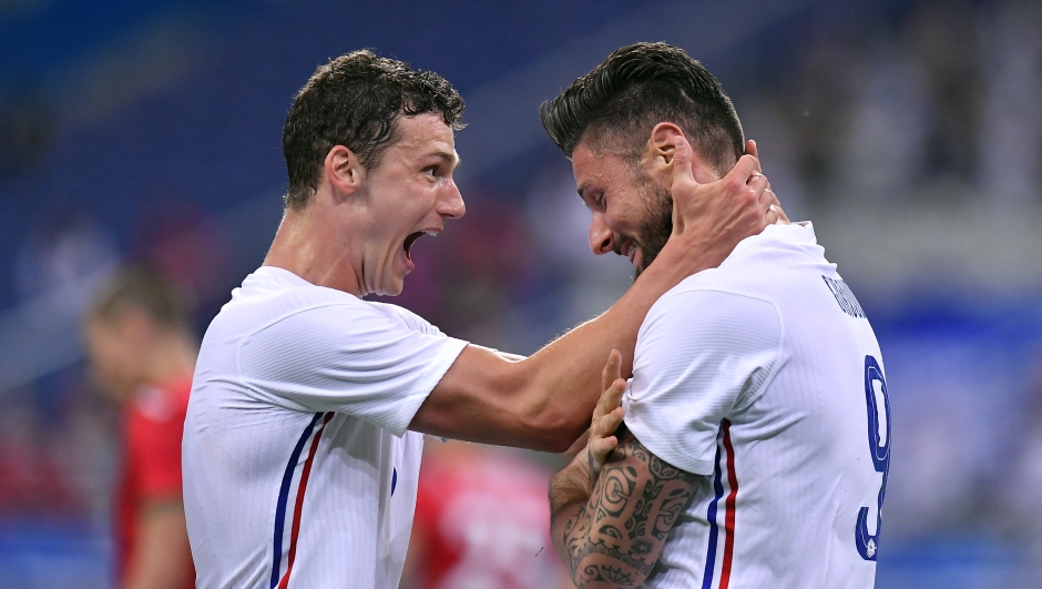 PARIS, FRANCE - JUNE 08: Olivier Giroud of France is congratulated by Benjamin Pavard after scoring during the international friendly match between France and Bulgaria at Stade de France on June 08, 2021 in Paris, France. (Photo by Aurelien Meunier/Getty Images)