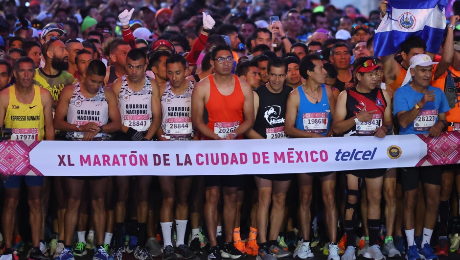 MEXICO CITY, MEXICO - AUGUST 27:  Runners start the 2023 Mexico City Marathon on August 27, 2023 in Mexico City, Mexico. (Photo by Hector Vivas/Getty Images)
