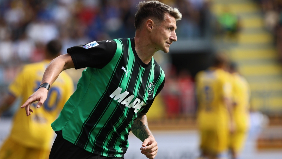 Andrea Pinamonti of Sassuolo celebrates after scoring 0-1 goal during the Serie A soccer match between Frosinone Calcio and US Sassuolo Calcio at Benito Stirpe stadium in Frosinone, Italy, 17 September 2023. ANSA/FEDERICO PROIETTI