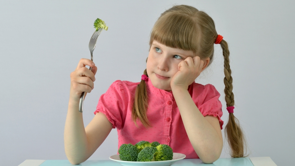 child, kid (little girl) does not want to eat broccoli