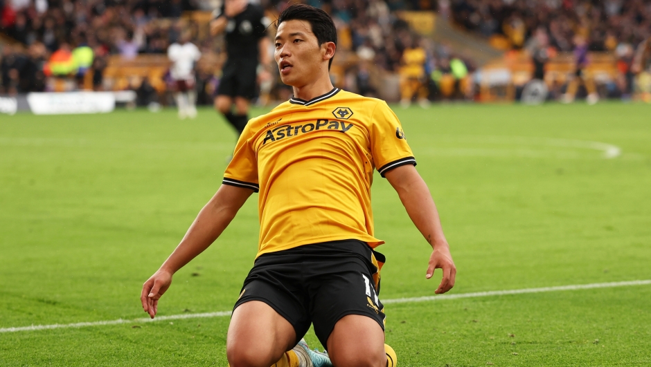 WOLVERHAMPTON, ENGLAND - SEPTEMBER 30: Hwang Hee-Chan of Wolverhampton Wanderers celebrates after scoring the team's second goal during the Premier League match between Wolverhampton Wanderers and Manchester City at Molineux on September 30, 2023 in Wolverhampton, England. (Photo by Matt McNulty/Getty Images)