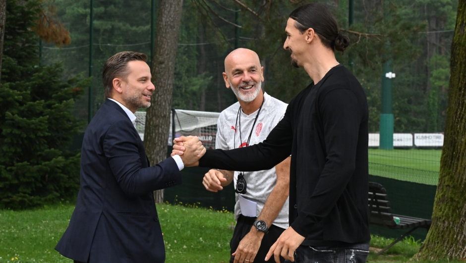 CAIRATE, ITALY - SEPTEMBER 18: AC Milan CEO Giorgio Furlani, head coach AC Milan Stefano Pioli and Zlatan Ibrahimovic attend an AC Milan training session at Milanello on September 18, 2023 in Cairate, Italy. (Photo by Claudio Villa/AC Milan via Getty Images)