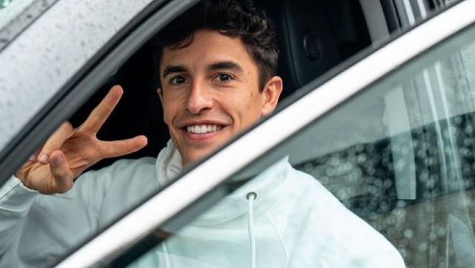 Marquez al volante di una delle sue auto (Instagram)