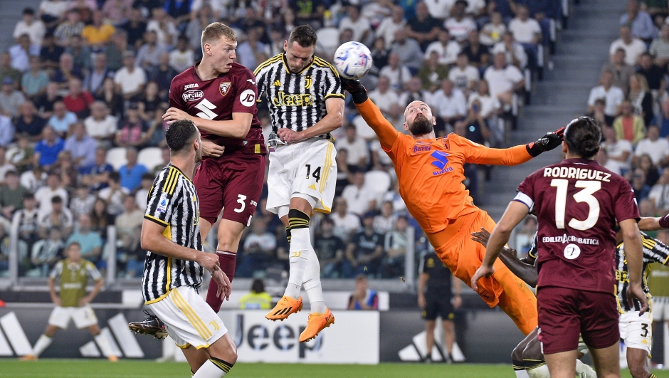 TURIN, ITALY - OCTOBER 07: Arkadiusz Krystian Milik of Juventus scores his team's second goal during the Serie A TIM match between Juventus and Torino FC at Allianz Stadium on October 07, 2023 in Turin, Italy. (Photo by Filippo Alfero - Juventus FC/Juventus FC via Getty Images)