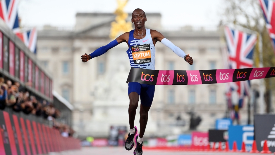 Kelvin Kiptum guadagni maratone e record del mondo
