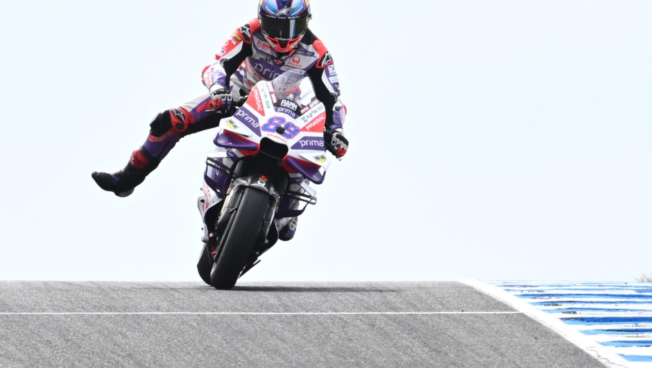 epa10930094 Jorge Martin of Spain for Pramac Racing in action during free practice three of the Australian Motorcycle Grand Prix at the Phillip Island Grand Prix Circuit on Phillip Island, Victoria, Australia 21 October 2023.  EPA/JOEL CARRETT AUSTRALIA AND NEW ZEALAND OUT