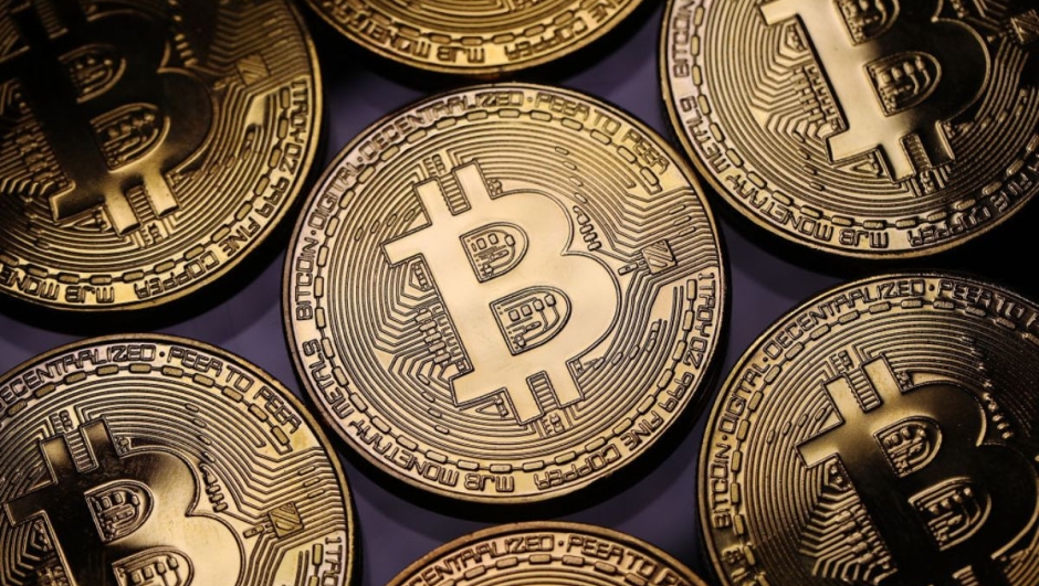 Bitcoin, il valore sale a 35mila dollari: non succedeva da 18 mesi