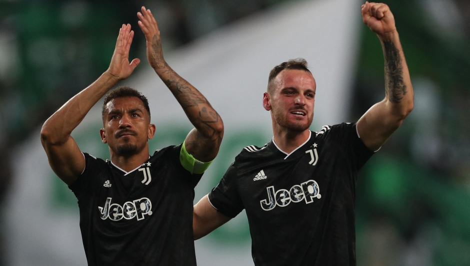 Juventus' Brazilian defender Danilo and Juventus' Italian defender Federico Gatti (R) celebrates at the end of the UEFA Europa league quarter final second leg football match between Sporting CP and Juventus at the Jose Alvalade stadium in Lisbon on April 20, 2023. (Photo by CARLOS COSTA / AFP)