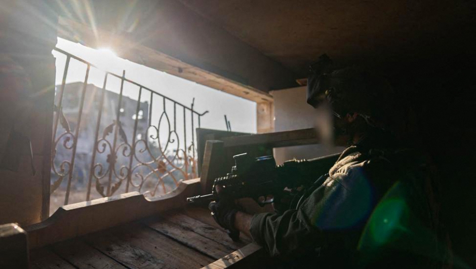 This handout picture released by the Israeli army on November 7, 2023, shows troops during operations in northern Gaza, amid continuing battles between Israel and the Palestinian militant group Hamas. (Photo by Israeli Defence Forces / AFP) / RESTRICTED TO EDITORIAL USE - MANDATORY CREDIT "AFP PHOTO / ISRAELI DEFENCE FORCES  " - NO MARKETING NO ADVERTISING CAMPAIGNS - DISTRIBUTED AS A SERVICE TO CLIENTS
