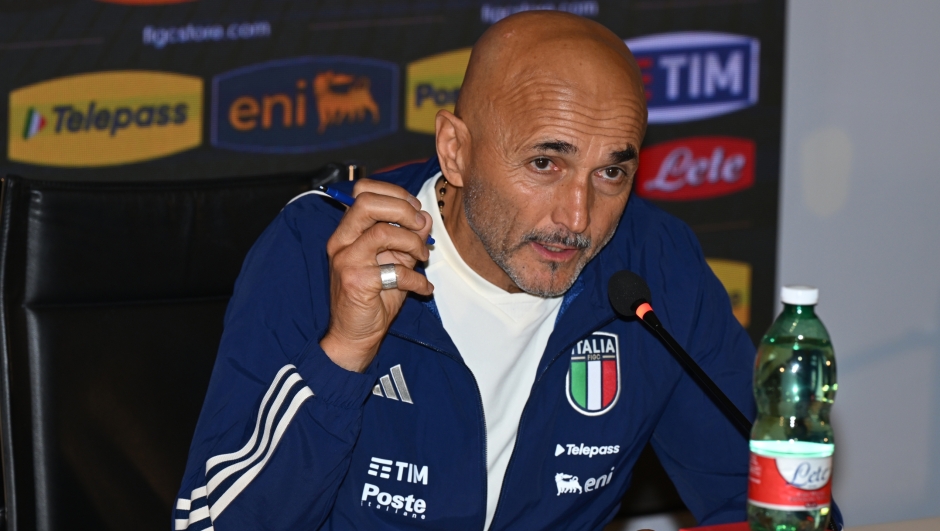 FLORENCE, ITALY - NOVEMBER 13: Head coach Italy Luciano Spalletti speaks with the media during a press conference at Centro Tecnico Federale di Coverciano on November 13, 2023 in Florence, Italy. (Photo by Claudio Villa/Getty Images)