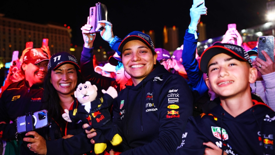 LAS VEGAS, NEVADA - NOVEMBER 17: Red Bull Racing fans show their support at the F1 Fan Stage after final practice ahead of the F1 Grand Prix of Las Vegas at Las Vegas Strip Circuit on November 17, 2023 in Las Vegas, Nevada.   Mark Thompson/Getty Images/AFP (Photo by Mark Thompson / GETTY IMAGES NORTH AMERICA / Getty Images via AFP)