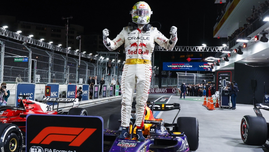 epa10983903 Dutch Formula One driver Max Verstappen of Red Bull Racing celebrates winning the Formula 1 Las Vegas Grand Prix, in Las Vegas, USA, 18 November 2023.  EPA/CAROLINE BREHMAN