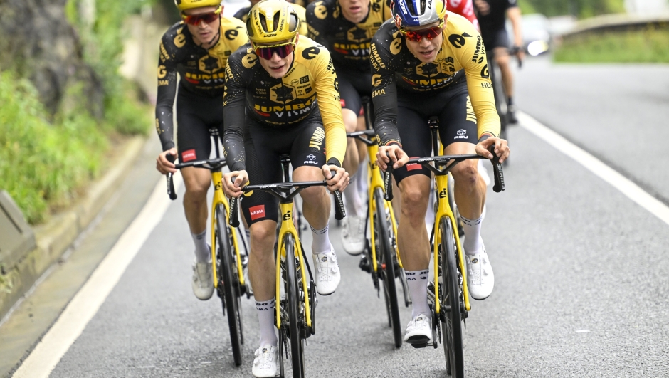 Tour de France 2023 - 110th Edition - Bilbao - Day 1 Training - 29/06/2023 - Jonas Vingegaard (DEN - Jumbo - Visma) - Wout Van Aert (BEL - Jumbo - Visma) - photo Nico Vereecken/PN/SprintCyclingAgency©2023