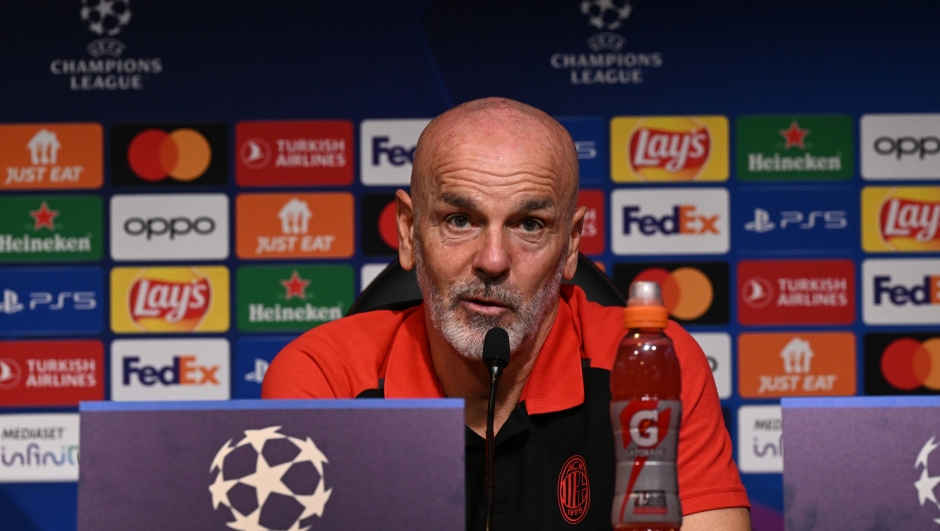 MILAN, ITALY - NOVEMBER 06: Head coach AC Milan Stefano Pioli speaks with the media during press conference at Milanello on November 06, 2023 in Milan, Italy. (Photo by Claudio Villa/AC Milan via Getty Images)