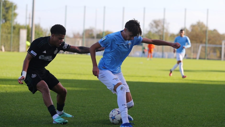 ROME, ITALY - NOVEMBER 28:  Leonardo Di Tommaso of SS Lazio competes for the ball with Josh Dede of Celtic FC during the UEFA Champions Youth match between SS Lazio and Celtic FC at Formello sport centre on November 28, 2023 in Rome, Italy. (Photo by Paolo Bruno/Getty Images)