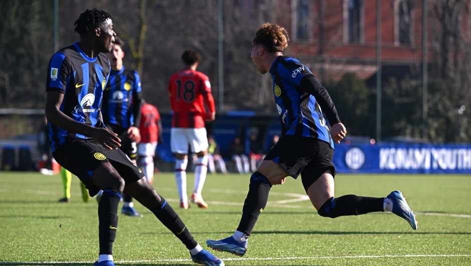 MILAN, ITALY - DECEMBER 17: Luca Di Maggio of FC Internazionale U19 celebrates after scoring the first goal during the Primavera 1 match between FC Internazionale U19 and AC Milan U19 at Konami Youth Development Center on December 17, 2023 in Milan, Italy. (Photo by Mattia Pistoia - Inter/Inter via Getty Images)