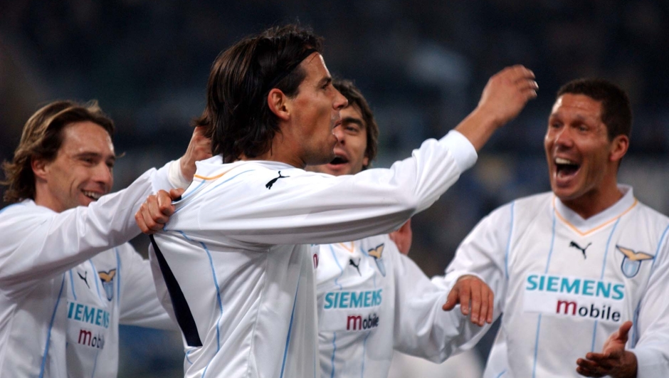Lazio's Simone Inzaghi, center, is celebrated by teammates Enrico Chiesa, left, Claudio Lopez of Argentina, background center, and Diego Simeone from Argentina, right, after scoring to Besiktas during the UEFA Cup soccer match in Rome's Olympic stadium, Thursday, March 13, 2003. (AP Photo/Gregorio Borgia) esultanza Lazio