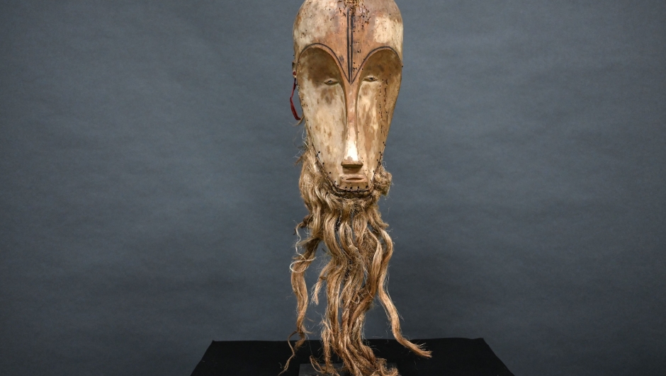 (FILES) This photograph taken on March 24, 2022 shows a "Ngil" mask of the Fang people of Gabon which is estimated at 300,000/400,000 euros and which will be auctioned on March 26, 2022 at the Montpellier auction house. The sale at auction of a rare African sculpted mask for 4.2 million euros, initially bought for 150 euros by a second-hand dealer from an octogenarian couple, was validated on Tuesday by the French courts, and the Gabonese state, third party to the lawsuit, was dismissed. (Photo by Pascal GUYOT / AFP)