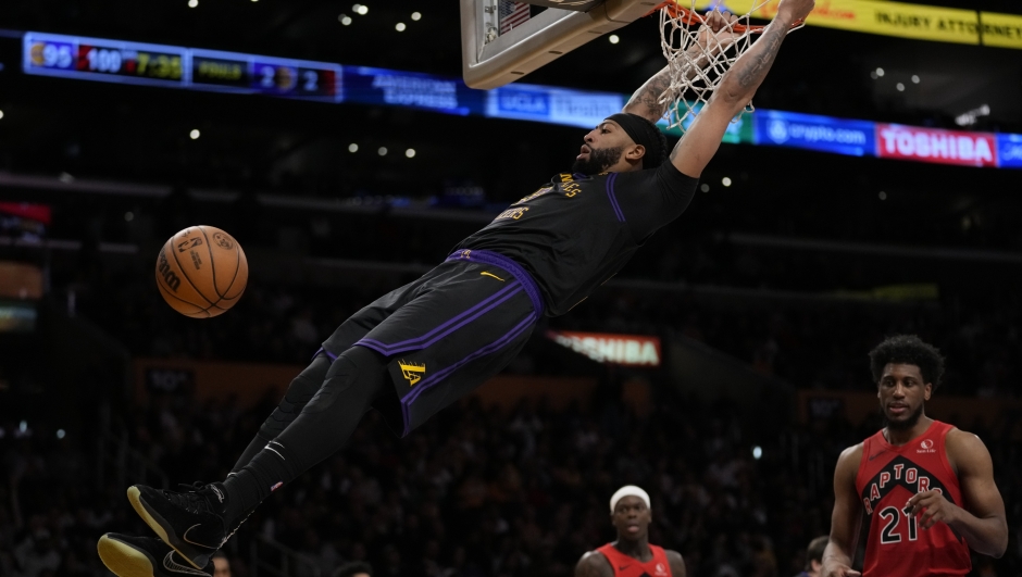 Los Angeles Lakers forward Anthony Davis (3) dunks during the second half of an NBA basketball game against the Toronto Raptors in Los Angeles, Tuesday, Jan. 9, 2024. (AP Photo/Ashley Landis)