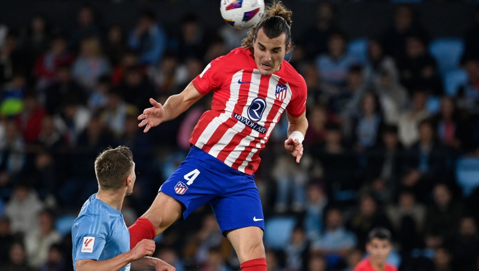 Atletico Madrid's Turkish defender #04 Caglar Soyuncu heads the ball during the Spanish league football match between RC Celta de Vigo and Club Atletico de Madrid at the Balaidos stadium in Vigo on October 21, 2023. (Photo by MIGUEL RIOPA / AFP)