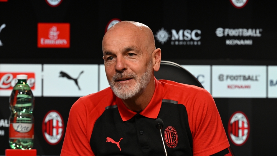 CAIRATE, ITALY - FEBRUARY 10: Head coach AC Milan Stefano Pioli speaks with the media during a AC Milan press conference at Milanello on February 10, 2024 in Cairate, Italy. (Photo by Claudio Villa/AC Milan via Getty Images)