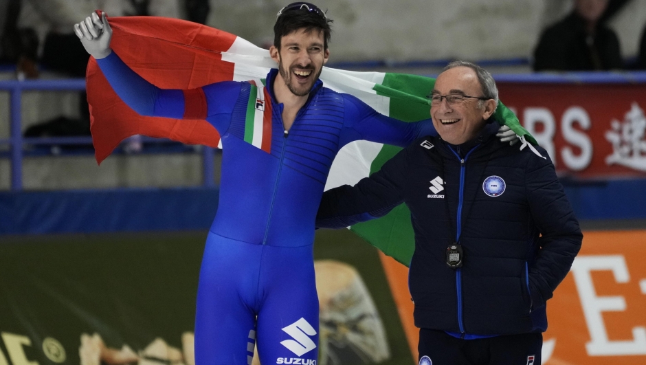 epa11165399 Davide Ghiotto of Italy hugs his coach Maurizio Marchetto after he won in the Menâ??s 10000m event at the ISU World Speed Skating Single Distances Championships in Calgary, Canada, 18 February 2024.  EPA/TODD KOROL
