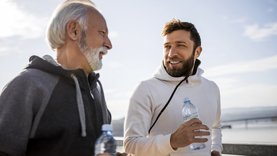 Longevità: come mantenersi in forma in base all'età, secondo Filippo Ongaro