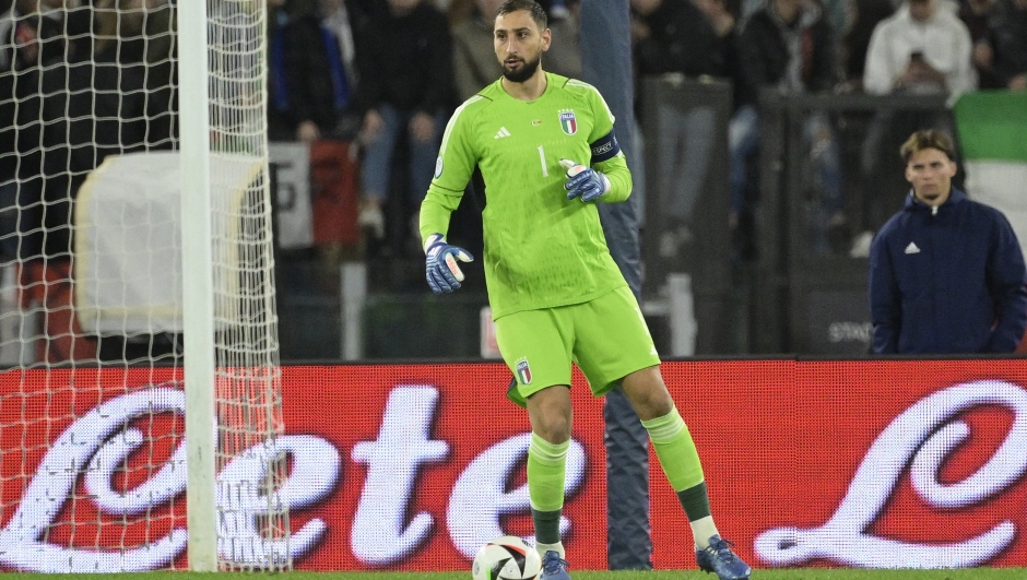 Foto Fabrizio Corradetti/LaPresse 17 Novembre 2023 - Roma, Italia - sport, calcio - Italia vs Macedonia del Nord - qualificazione Europei 2024 - Stadio Olimpico di Roma.  Nella foto: Gianluigi Donnarumma (Italia)   Foto Fabrizio Corradetti/LaPresse November 17, 2023 Rome, Italy - sport, soccer - Italia vs Macedonia del Nord - European qualification 2024 - Olimpic Stadium in Rome. In the pic: Gianluigi Donnarumma (Italia)