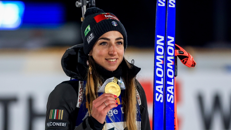 epa11150473 Lisa Vittozzi of Italy celebrates after winning the women's 15km Individual race at the Biathlon World Championships in Nove Mesto, Czech Republic, 13 February 2024.  EPA/MARTIN DIVISEK