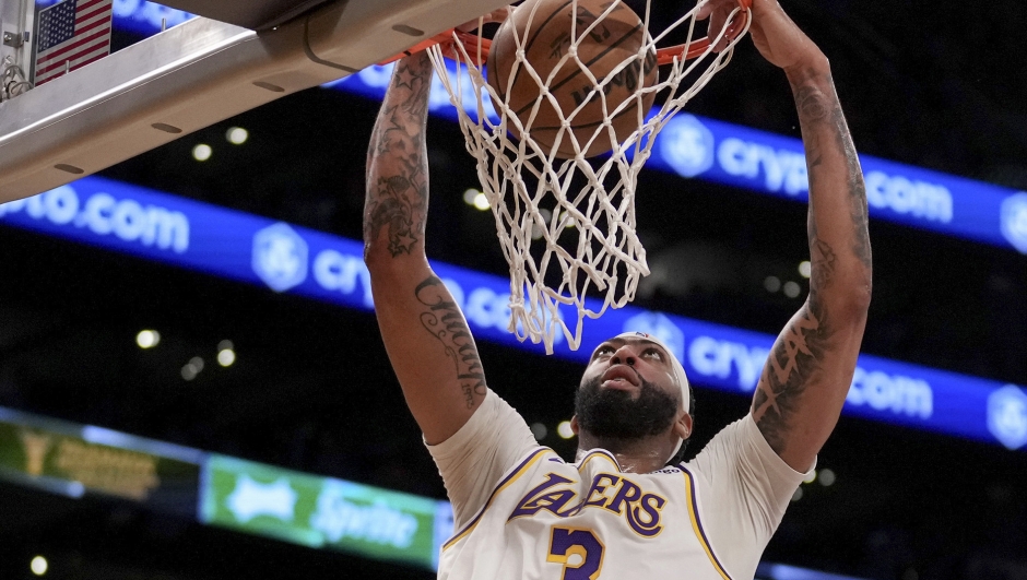 Los Angeles Lakers forward Anthony Davis dunks during the first half of an NBA basketball game against the Minnesota Timberwolves in Los Angeles, Sunday, March 10, 2024. (AP Photo/Eric Thayer)