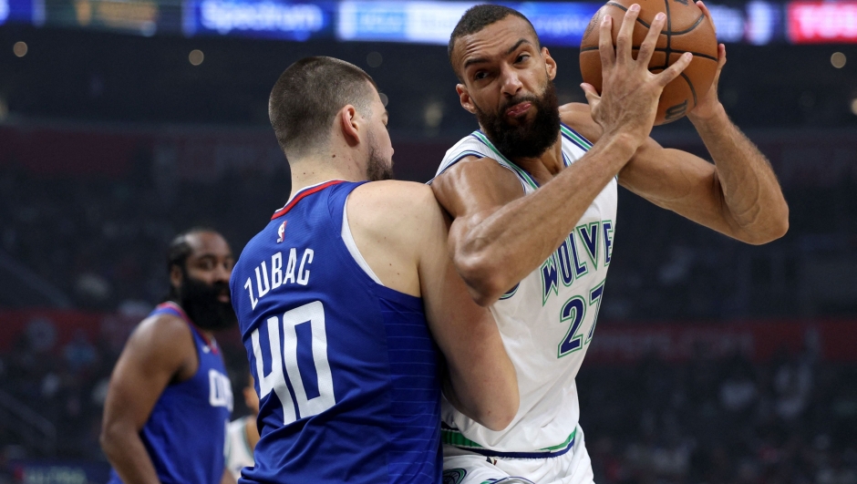 LOS ANGELES, CALIFORNIA - MARCH 12: Rudy Gobert #27 of the Minnesota Timberwolves pivots in front of Ivica Zubac #40 of the LA Clippers during the first half at Crypto.com Arena on March 12, 2024 in Los Angeles, California.   Harry How/Getty Images/AFP (Photo by Harry How / GETTY IMAGES NORTH AMERICA / Getty Images via AFP)