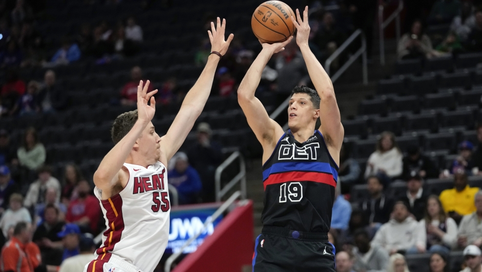 Detroit Pistons forward Simone Fontecchio (19) shoots on Miami Heat forward Duncan Robinson (55) in the second half of an NBA basketball game in Detroit, Friday, March 15, 2024. (AP Photo/Paul Sancya)