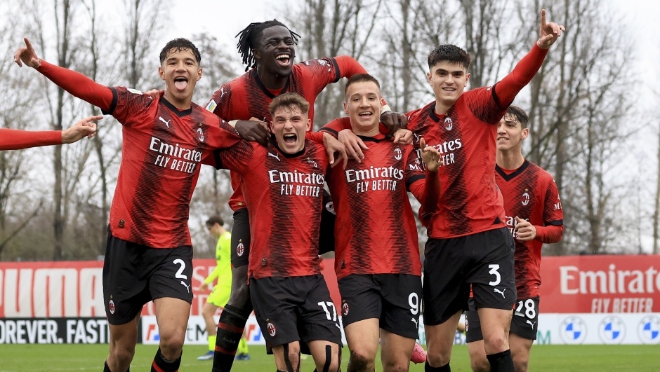 MILAN, ITALY - FEBRUARY 10: Francesco Camarda celebrates his goal with his team-mates during the Primavera 1 match between AC Milan U19 and Sassuolo U19 at Vismara PUMA House of Football on February 10, 2024 in Milan, Italy. (Photo by Giuseppe Cottini/AC Milan via Getty Images)