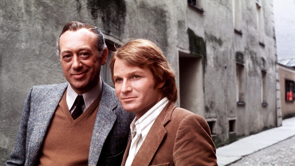 epa01578580 (FILES) - A file picture dated August 1973 shows German actor Horst Tappert (L) with German actor Fritz Wepper in Germany. Tappert died on 13 December 2008 at the age of 85 in a hospital in Munich, as his wife Ursula told German magazine 'Bunte' on 15 December 2008. Tappert became famous as the leading actor of the crime series 'Derrick' of German TV broadcaster 'ZDF'.  EPA/GOEBEL