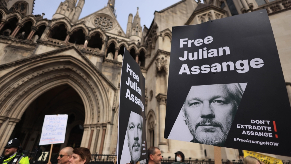 epa11244379 Julian Assange supporters protest outside the Royal Courts of Justice in London, Britain, 26 March 2024. According to a press statement by Courts and Tribunals Judiciary on 26 March, the High Court has granted WikiLeaks founder Julian Assange conditional permission to appeal his extradition to the US. The US was given a three weeks period to ensure that Assange will not be sentenced to death, that he will be afforded his first amendment rights (free speech) and that his Australian nationality will not be a prejudice in case of trial. The next hearing is due for 20 May, to review whether the latest conditions have been met.  EPA/NEIL HALL