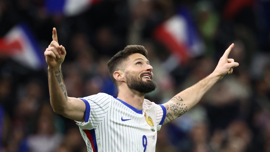 TOPSHOT - France's forward #09 Olivier Giroud celebrates scoring his team's third goal during the friendly football match between France and Chile at the Stade Velodrome in Marseille, southern France, on March 26, 2024. (Photo by FRANCK FIFE / AFP)